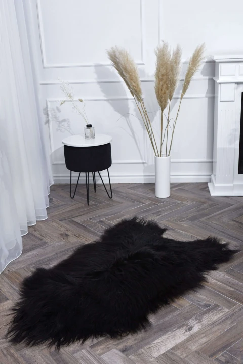Natural sheepskin – black Island