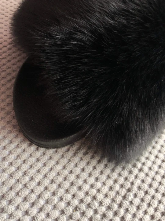 Slides slippers with natural fox fur - black