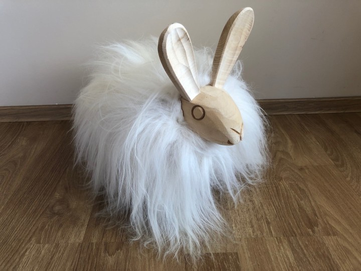 królik dekoracyjny biały ze skóry owczej